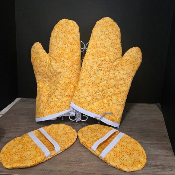 Grandma's Practical 2 Layer Ovenmitts with matching finger mitts, yellow w flowe - Picture 2 of 8
